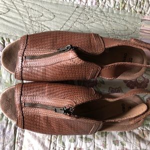 Earth Origins sling back sandals with zipper detail